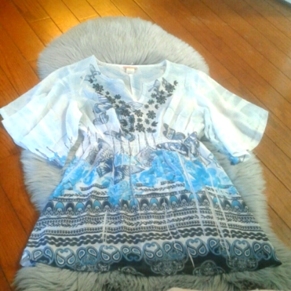 4/$13 Pretty blouse
